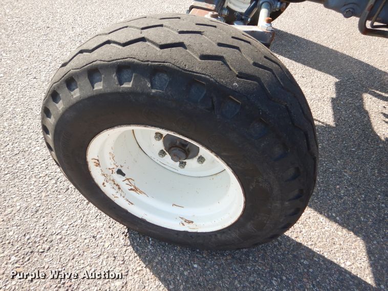 image for item DE4335 2001 New Holland TS100 tractor