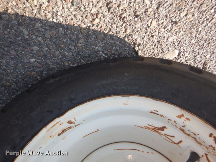 image for item DE4335 2001 New Holland TS100 tractor