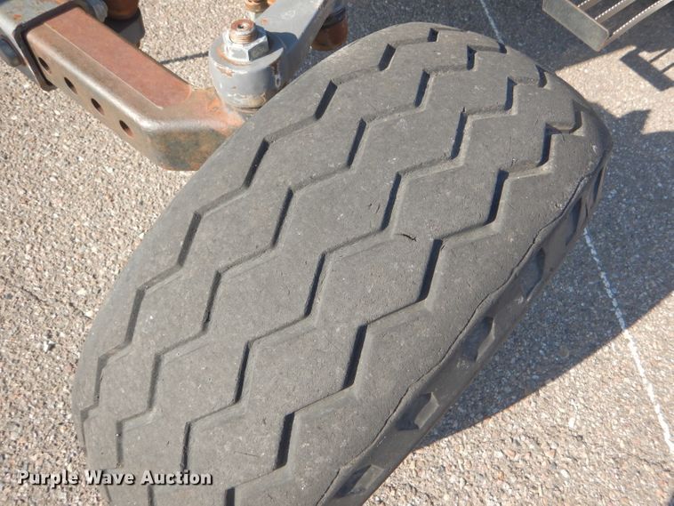 image for item DE4335 2001 New Holland TS100 tractor