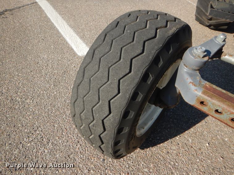 image for item DE4335 2001 New Holland TS100 tractor