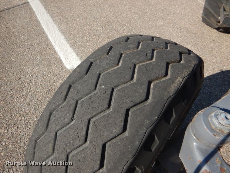 image for item DE4335 2001 New Holland TS100 tractor