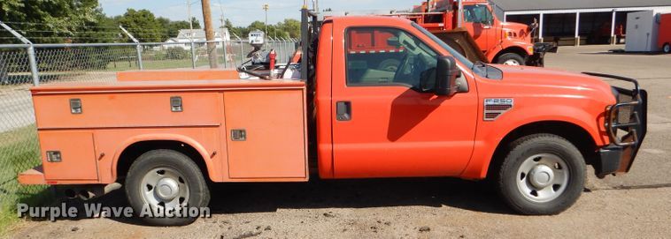 image for item DE4336 2009 Ford F250 Super Duty utility bed pickup truck