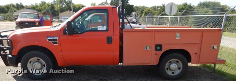 image for item DE4336 2009 Ford F250 Super Duty utility bed pickup truck