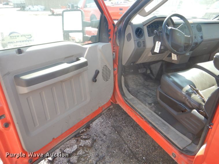 image for item DE4336 2009 Ford F250 Super Duty utility bed pickup truck