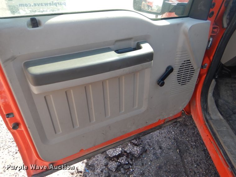 image for item DE4336 2009 Ford F250 Super Duty utility bed pickup truck