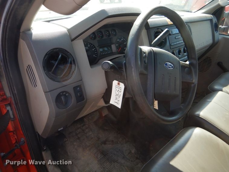 image for item DE4336 2009 Ford F250 Super Duty utility bed pickup truck