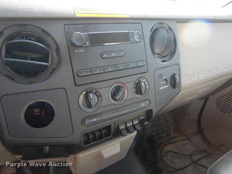 image for item DE4336 2009 Ford F250 Super Duty utility bed pickup truck