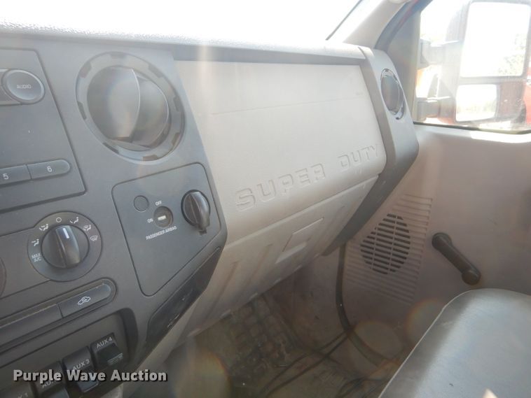 image for item DE4336 2009 Ford F250 Super Duty utility bed pickup truck