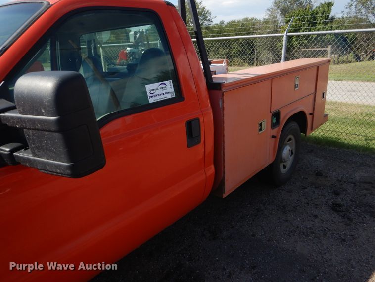 image for item DE4336 2009 Ford F250 Super Duty utility bed pickup truck