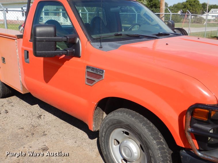 image for item DE4336 2009 Ford F250 Super Duty utility bed pickup truck