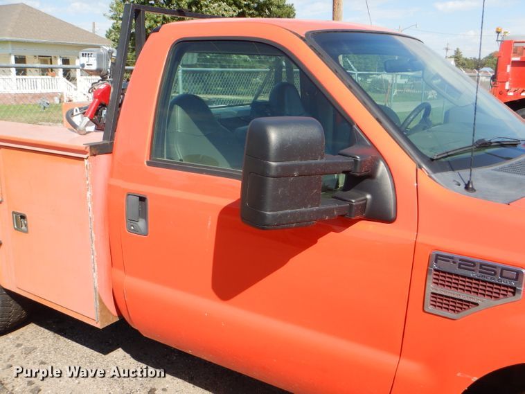 image for item DE4336 2009 Ford F250 Super Duty utility bed pickup truck