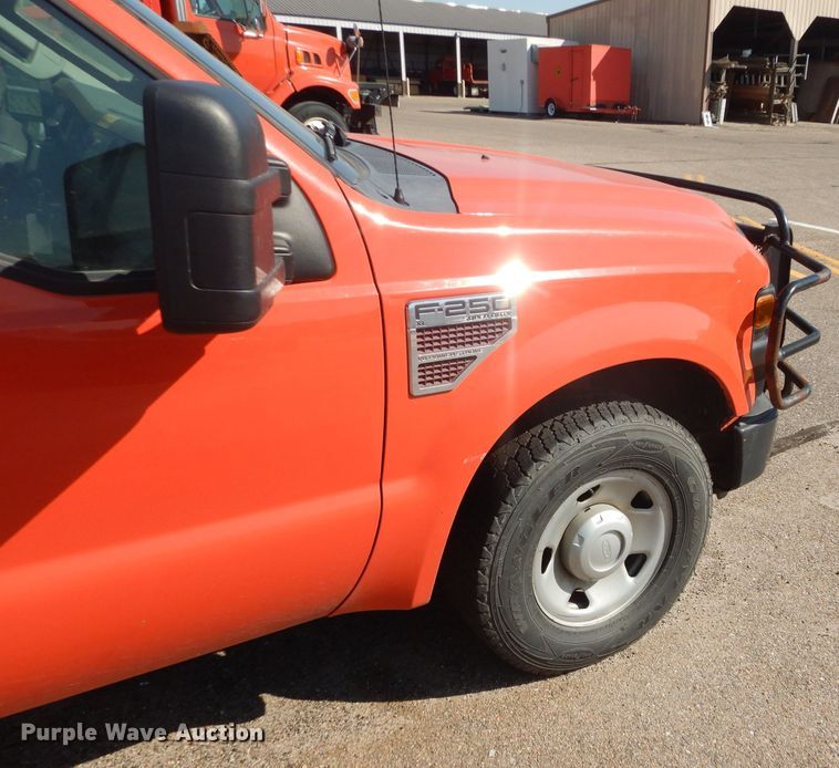 image for item DE4336 2009 Ford F250 Super Duty utility bed pickup truck