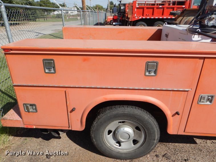 image for item DE4336 2009 Ford F250 Super Duty utility bed pickup truck