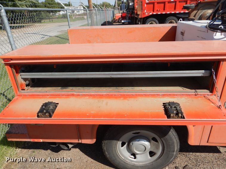 image for item DE4336 2009 Ford F250 Super Duty utility bed pickup truck