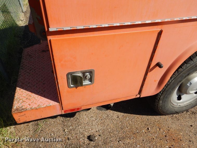 image for item DE4336 2009 Ford F250 Super Duty utility bed pickup truck