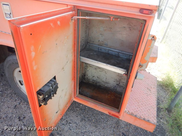 image for item DE4336 2009 Ford F250 Super Duty utility bed pickup truck