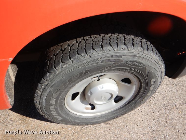 image for item DE4336 2009 Ford F250 Super Duty utility bed pickup truck