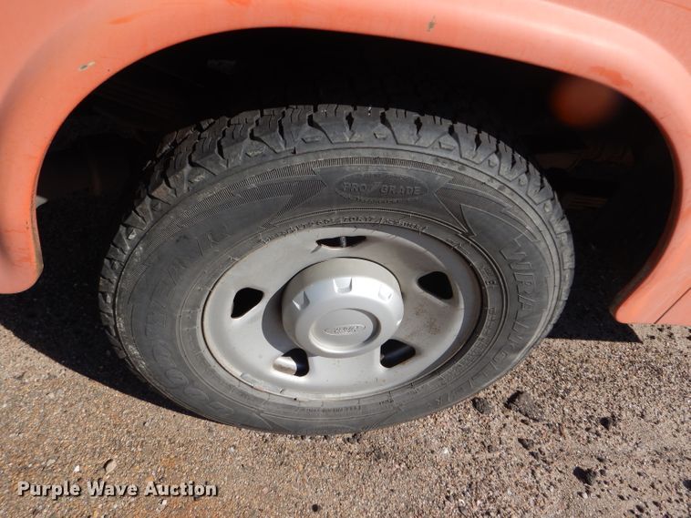 image for item DE4336 2009 Ford F250 Super Duty utility bed pickup truck