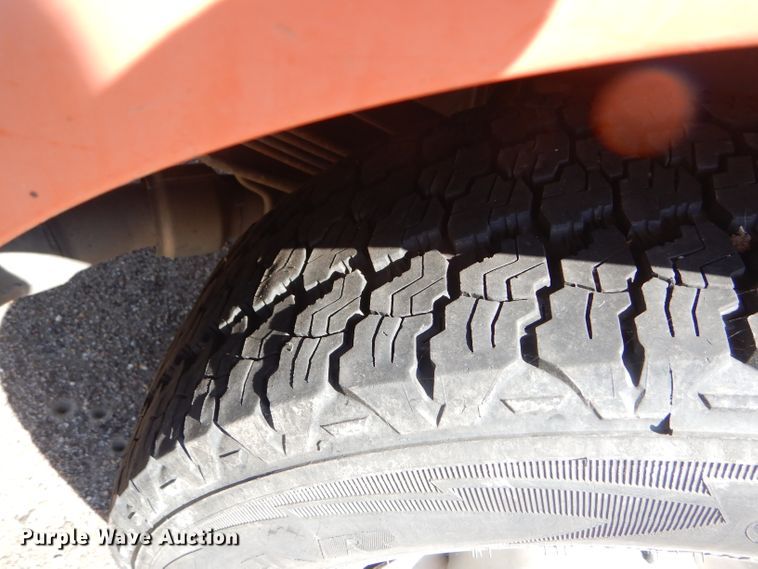 image for item DE4336 2009 Ford F250 Super Duty utility bed pickup truck