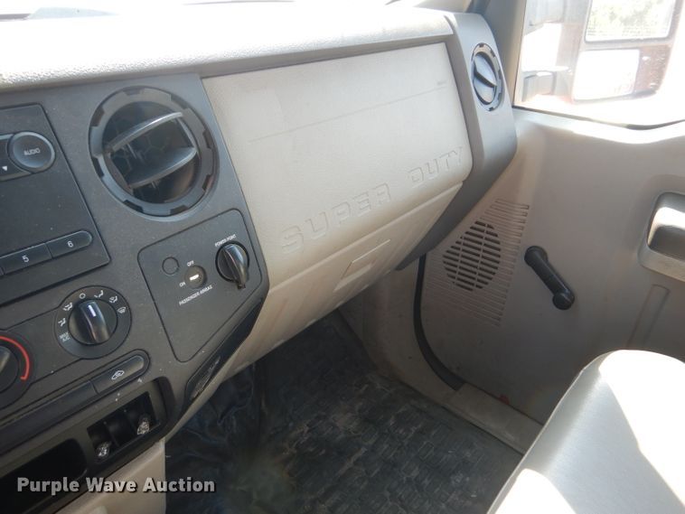 image for item DE4337 2008 Ford F250 Super Duty pickup truck