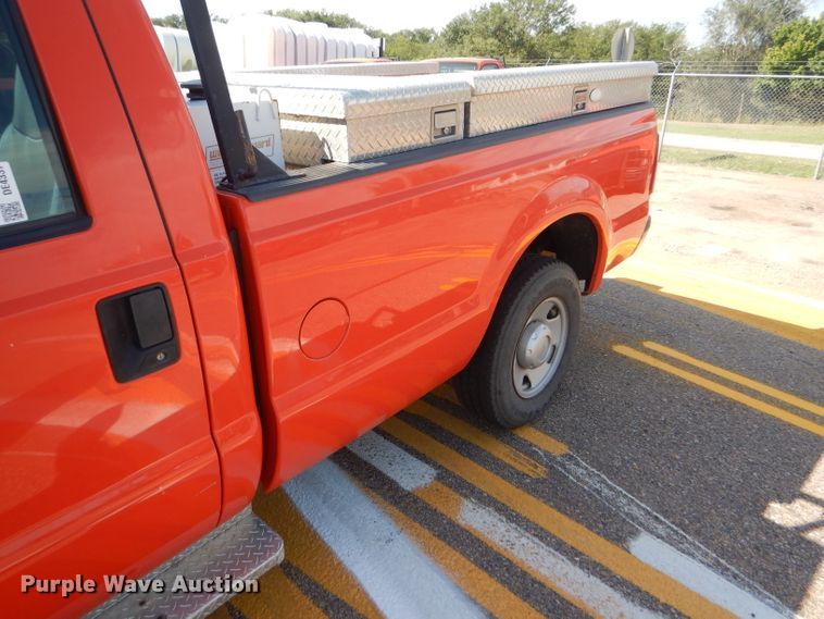 image for item DE4337 2008 Ford F250 Super Duty pickup truck