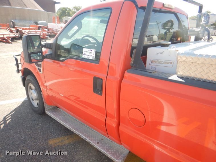 image for item DE4337 2008 Ford F250 Super Duty pickup truck