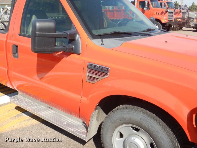 image for item DE4337 2008 Ford F250 Super Duty pickup truck