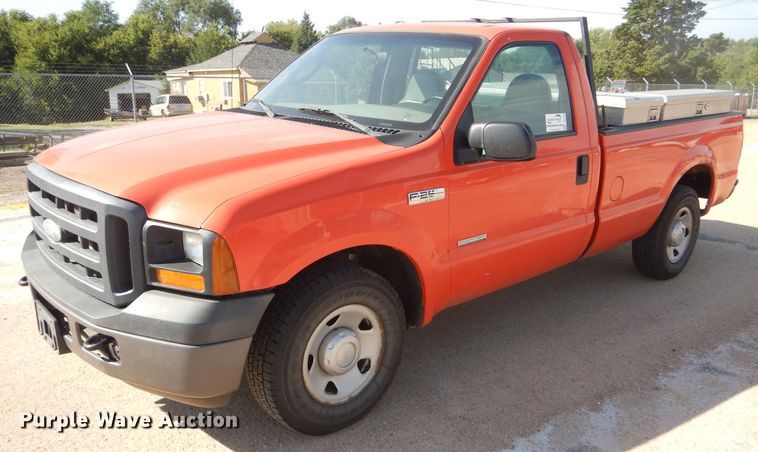 image for item DE4338 2006 Ford F250 Super Duty pickup truck