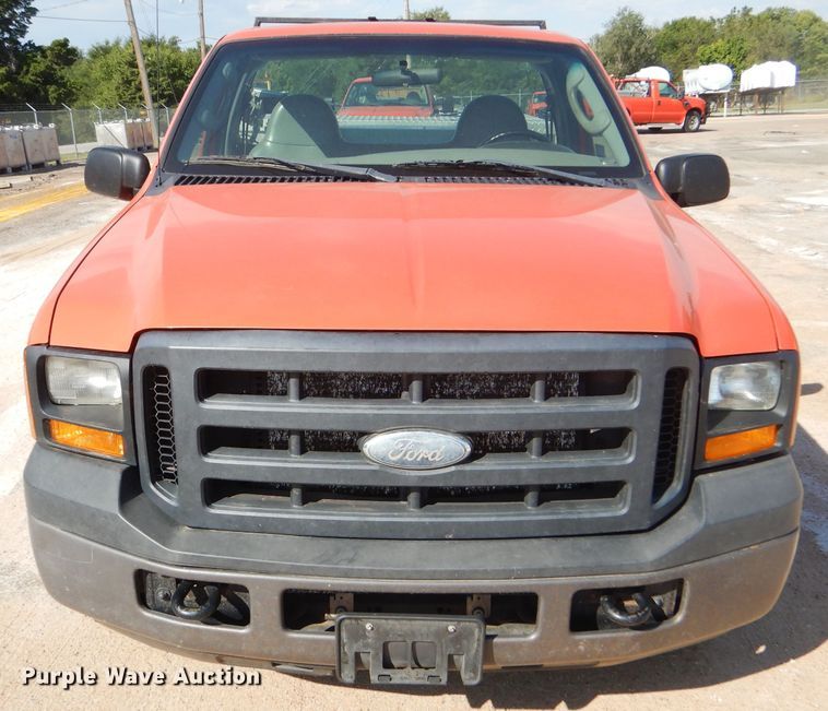 image for item DE4338 2006 Ford F250 Super Duty pickup truck