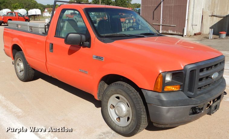 image for item DE4338 2006 Ford F250 Super Duty pickup truck
