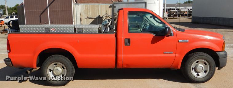 image for item DE4338 2006 Ford F250 Super Duty pickup truck