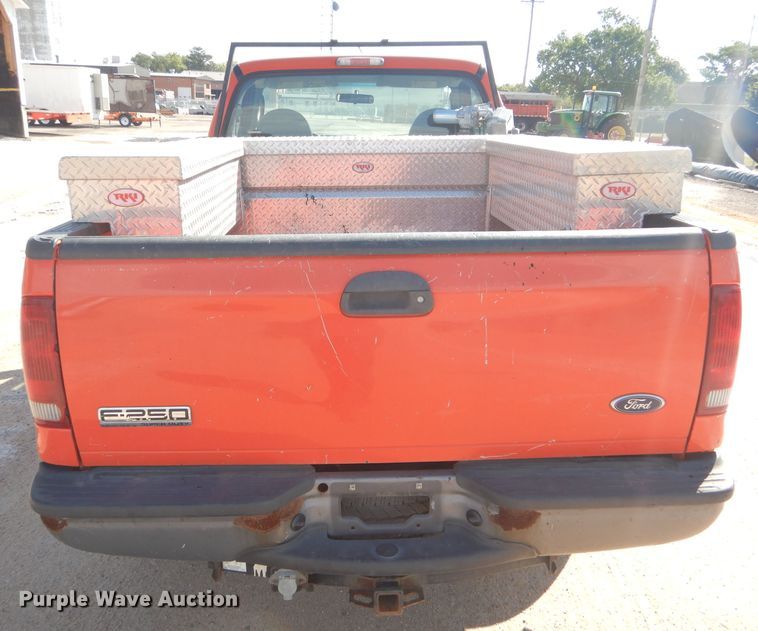 image for item DE4338 2006 Ford F250 Super Duty pickup truck