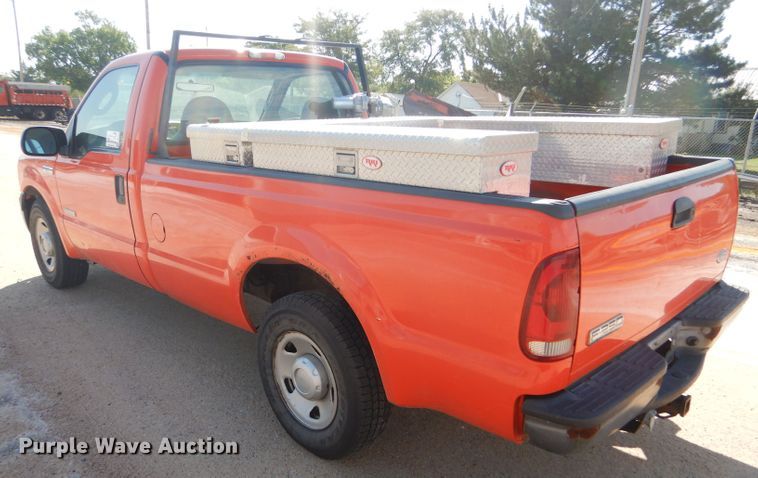 image for item DE4338 2006 Ford F250 Super Duty pickup truck