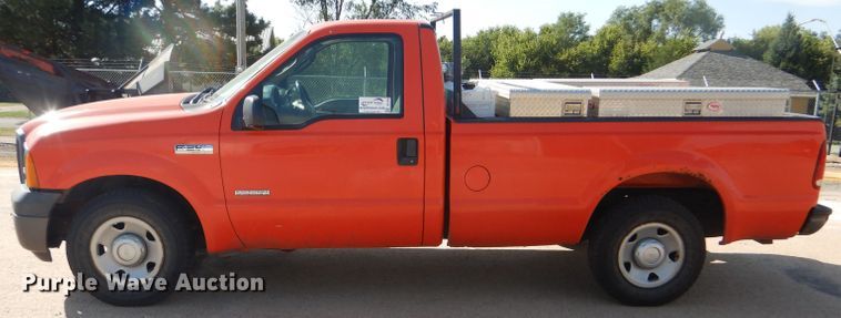image for item DE4338 2006 Ford F250 Super Duty pickup truck