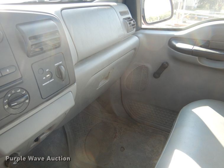 image for item DE4338 2006 Ford F250 Super Duty pickup truck