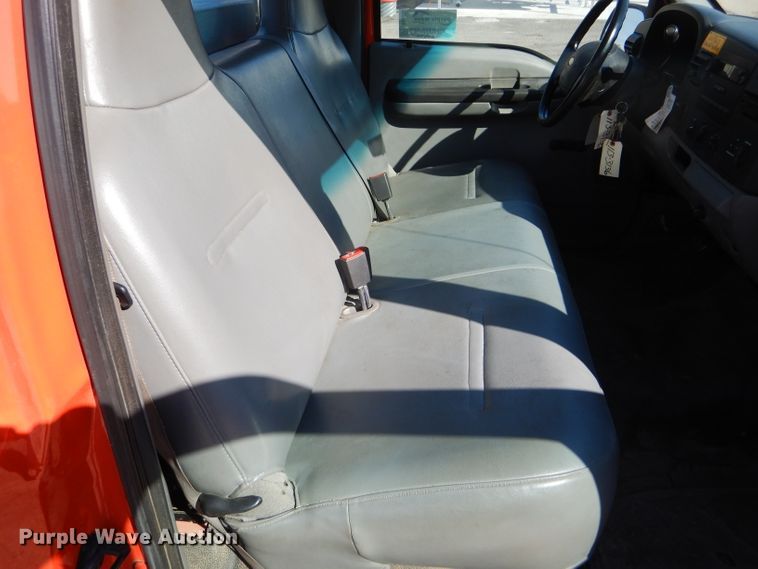 image for item DE4338 2006 Ford F250 Super Duty pickup truck