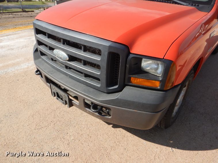 image for item DE4338 2006 Ford F250 Super Duty pickup truck