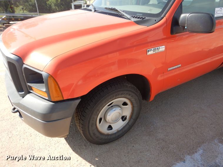 image for item DE4338 2006 Ford F250 Super Duty pickup truck