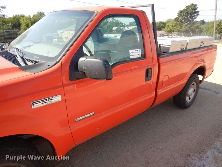 image for item DE4338 2006 Ford F250 Super Duty pickup truck