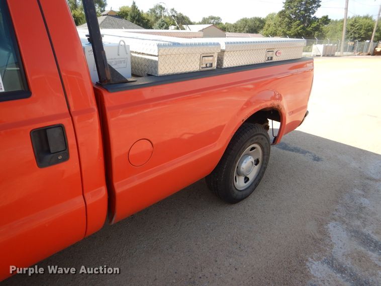 image for item DE4338 2006 Ford F250 Super Duty pickup truck