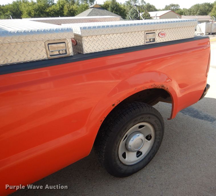 image for item DE4338 2006 Ford F250 Super Duty pickup truck