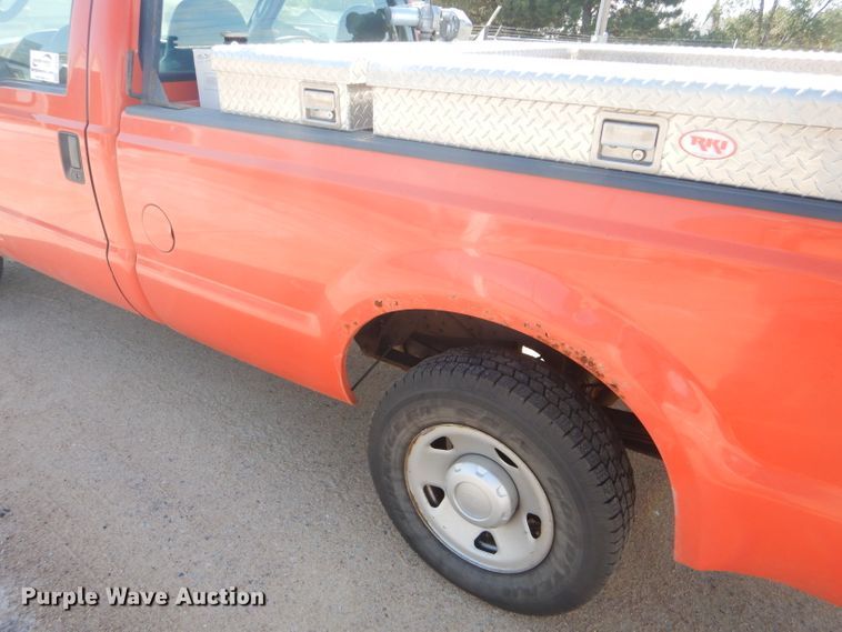 image for item DE4338 2006 Ford F250 Super Duty pickup truck