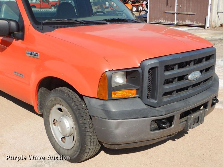 image for item DE4338 2006 Ford F250 Super Duty pickup truck