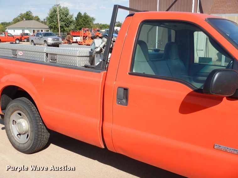 image for item DE4338 2006 Ford F250 Super Duty pickup truck