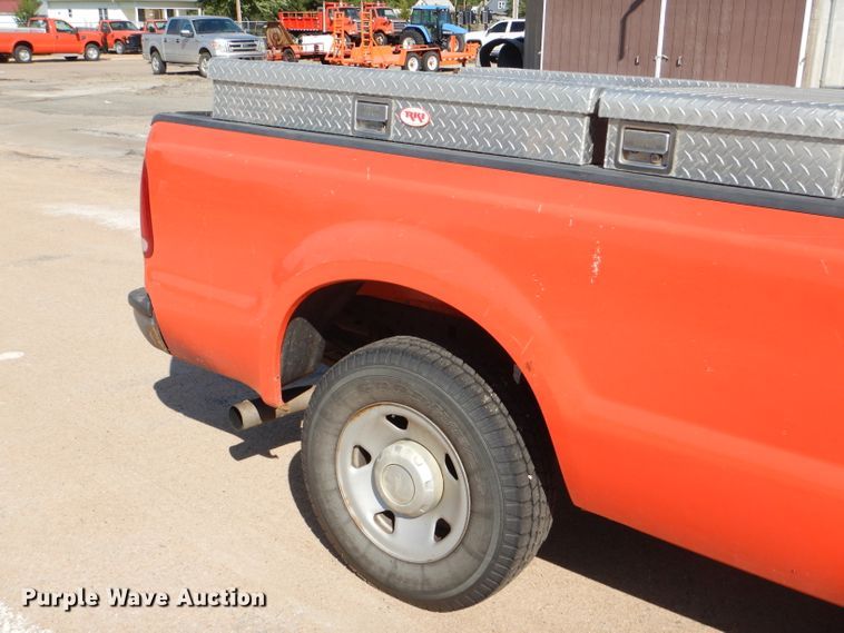 image for item DE4338 2006 Ford F250 Super Duty pickup truck