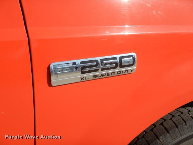 image for item DE4338 2006 Ford F250 Super Duty pickup truck