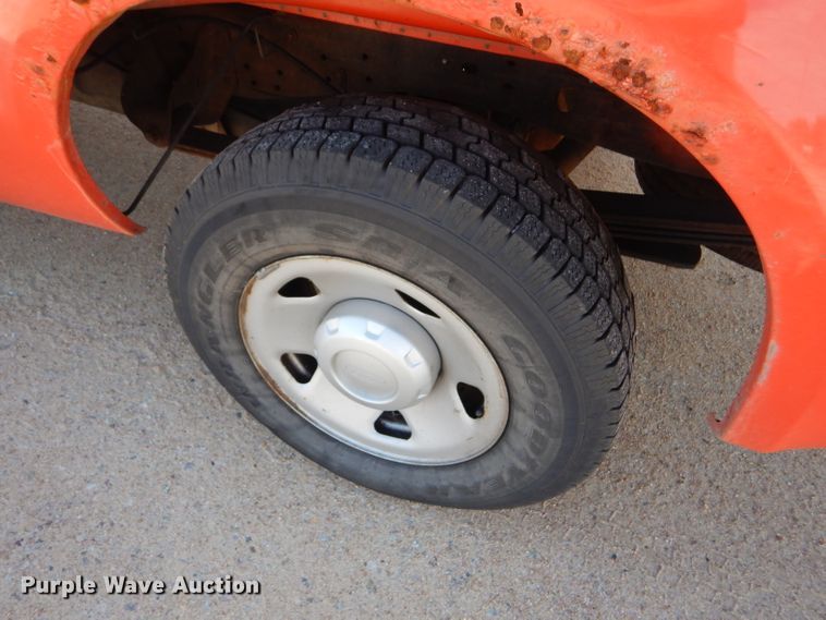 image for item DE4338 2006 Ford F250 Super Duty pickup truck