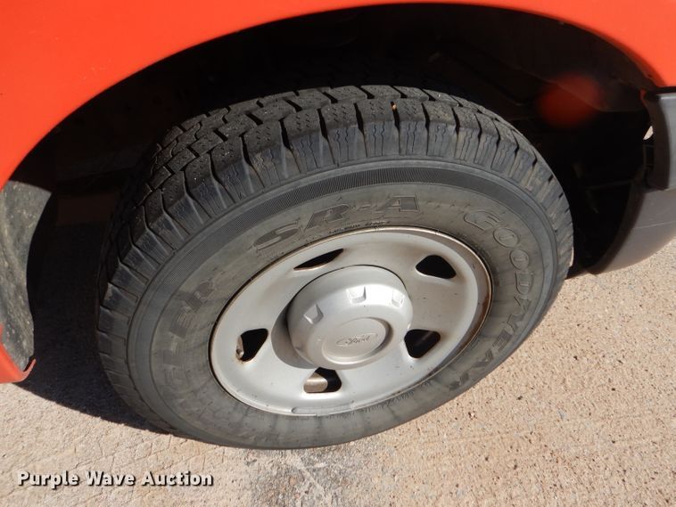 image for item DE4338 2006 Ford F250 Super Duty pickup truck