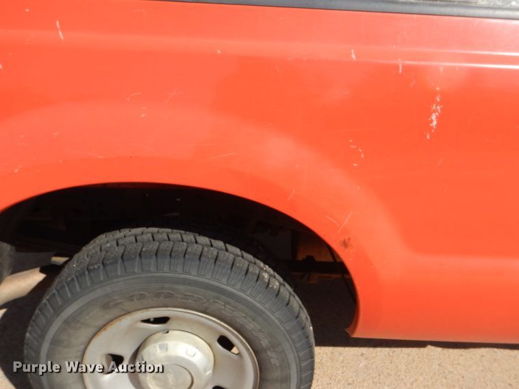 image for item DE4338 2006 Ford F250 Super Duty pickup truck