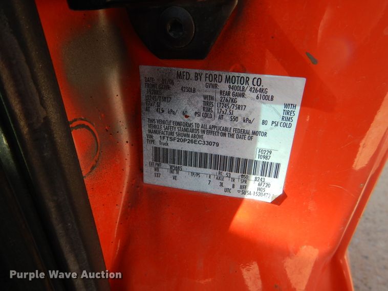 image for item DE4338 2006 Ford F250 Super Duty pickup truck